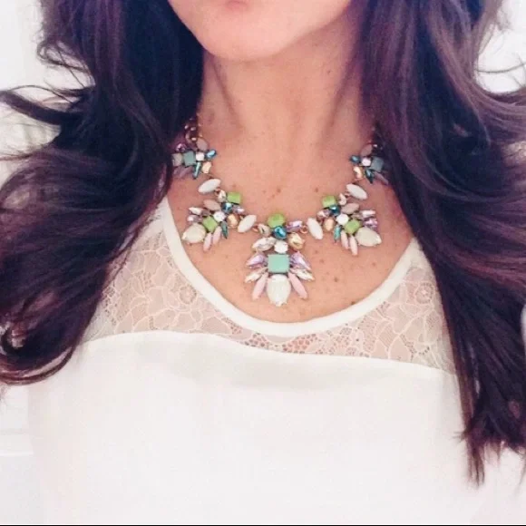 Stella & Dot | Mint Green + Crystal Retired Trellis Statement Necklace - Picture 4 of 10